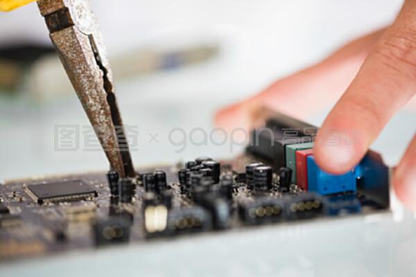 毫厘之間的藝術(shù) 計算機(jī)維修中的精細(xì)操作